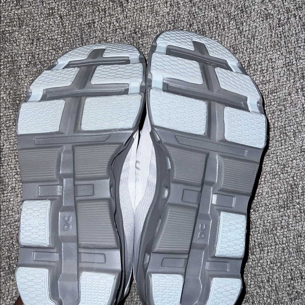 On Running Cloudmonster Gray Athletic Shoes - Picture 3 of 3